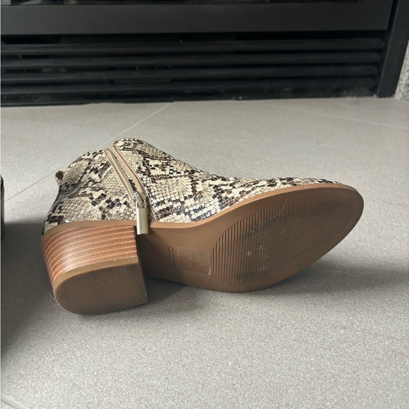 Size 7 snake skin look bootie - Picture 4 of 4